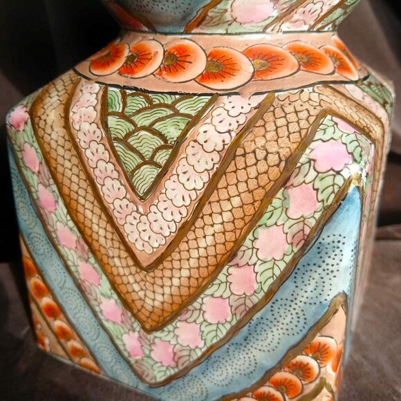 Exquisite Intricately Hand painted and Glazed Porcelain Square/Bulb Vase - Picture 11 of 13